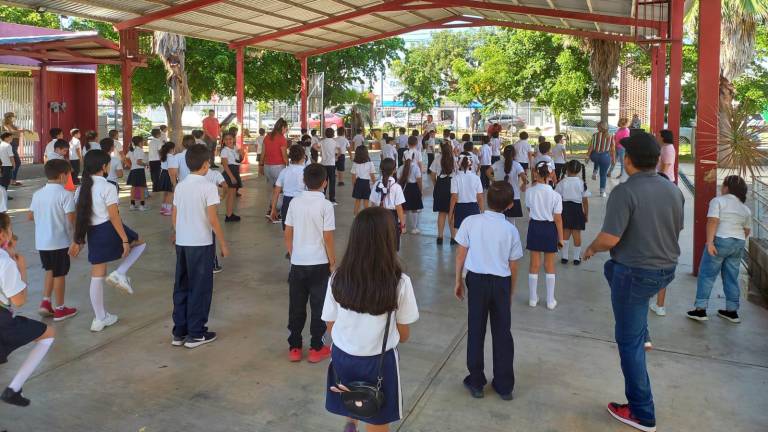 La activación física fue realizada por la instructora Berenice Luna.