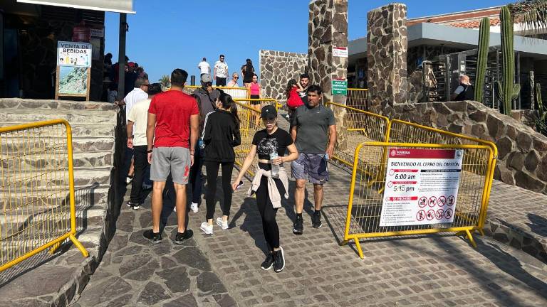 Desde muy temprano se podía apreciar a grupo de visitantes que arribaban a las faldas del Cerro del Crestón.