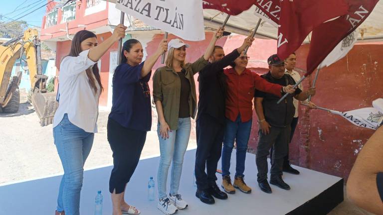 Autoridades dieron el banderazo de inicio de obra.