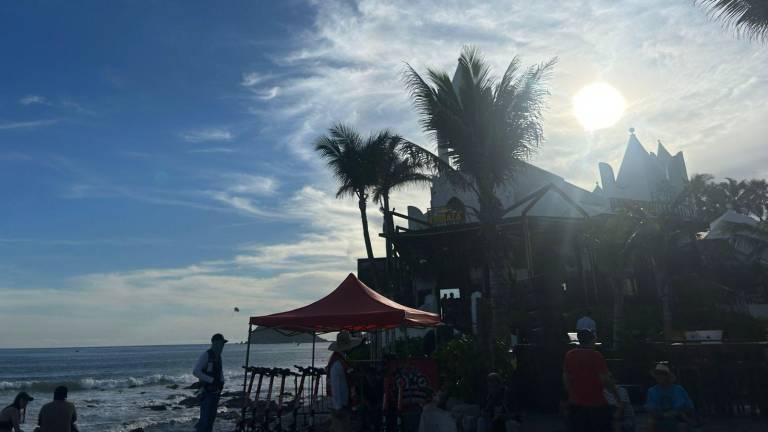 Altas temperaturas se han registrado este sábado en Mazatlán tras las lluvias registradas durante la madrugada.