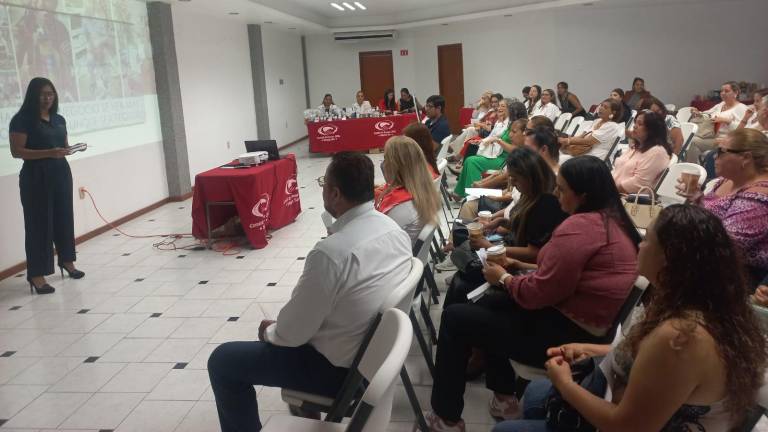Velarde Márquez Citó que los pequeños negocios de comida como taquerías o restaurantes e inmobiliarias abren y cierran porque no se capacitan.
