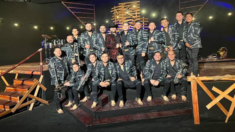 La Orginal Banda El Limón junto a Toño Lizárraga.