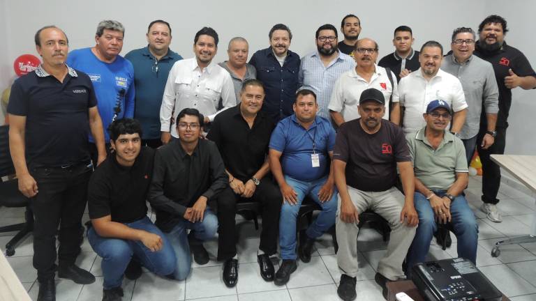 Colaboradores de Datemex disfrutan del tradicional Día del Padre.