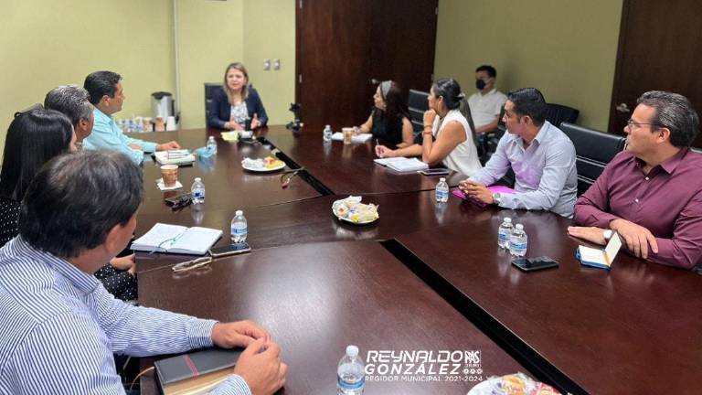 Los ediles en reunión con Emma Guadalupe Félix.
