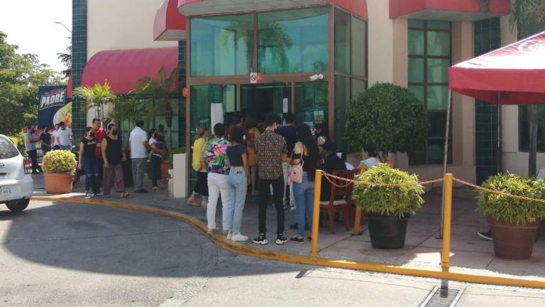 Familias en Culiacán eligieron celebrar el Día del Padre con un desayuno.