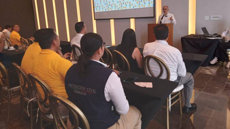 Simposio Sobre Riesgos Frente a Fenómenos Hidrometeorológicos en el Pacífico celebrado en Mazatlán.