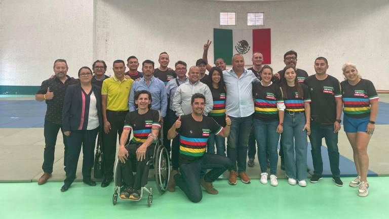 Itzumy Jiménez (primera de derecha a izquierda) es parte de la Federación Mexicana de Ciclismo.