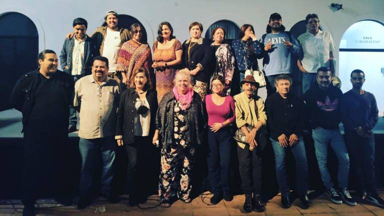 En la lectura participaron 15 poetas mazatlecos.