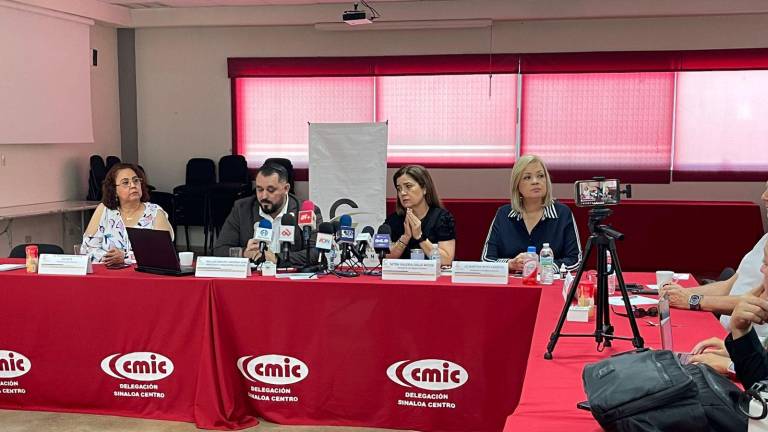 Conferencia de prensa de la Intercamaral en Culiacán.