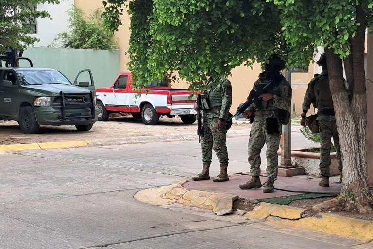 Aseguran camioneta con explosivos en inmediaciones de Ciudad Universitaria en Culiacán