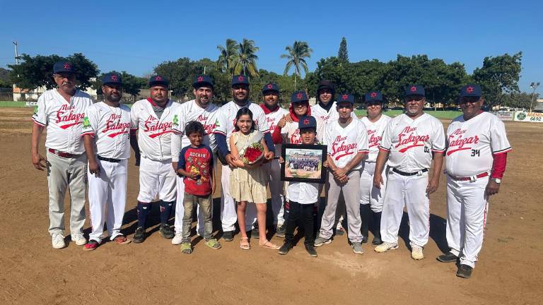 Mace Salazar-Familia Estrada saca su calidad ofensiva.