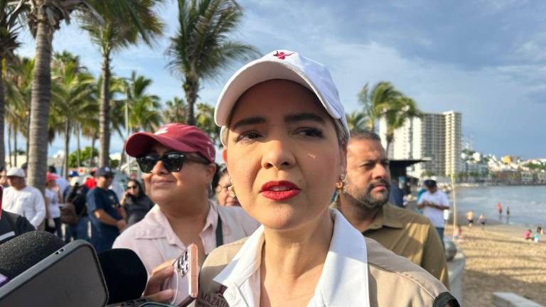 La Alcaldesa de Mazatlán, Estrella Palacios, señaló que se mantendrá el nombre tradicional de Avenida del Mar en el malecón.