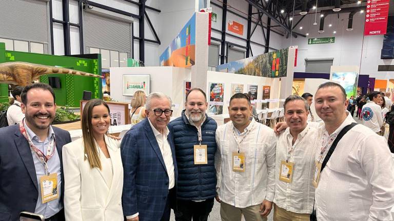 El Chef Tulio (al centro) va a preparar platillos de comida típica de Mazatlán, con chilorio, machaca y camarones.