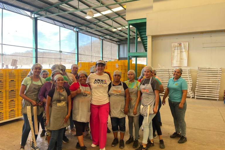 Reconoce Ana Quevedo labor de trabajadores y empresarios en economía de Rosario