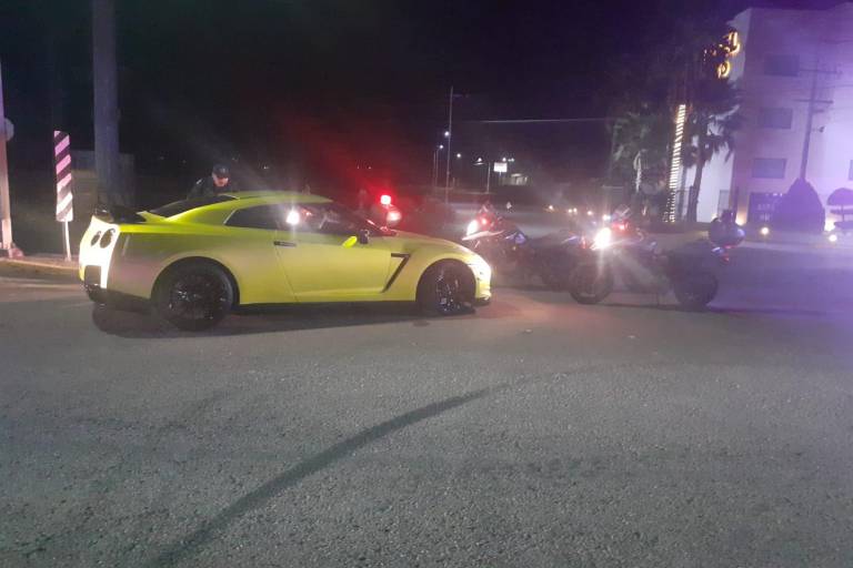 Detienen a 3 personas y aseguran 10 autos por participar en carreras clandestinas en Culiacán