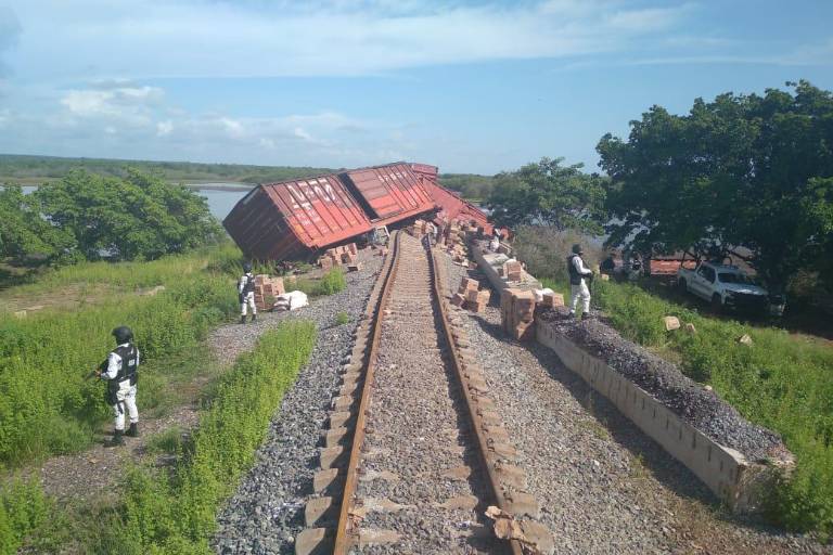 Resguarda el Ejército área donde descarriló tren en San Ignacio