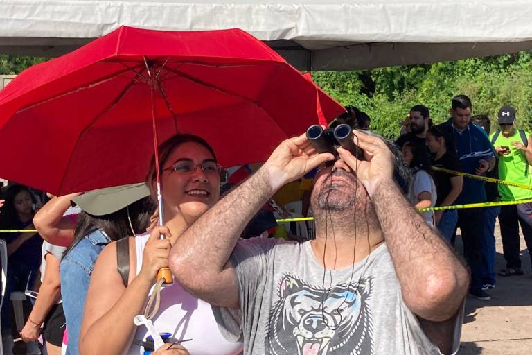 Atestiguan desde Mazatlán el eclipse solar anular