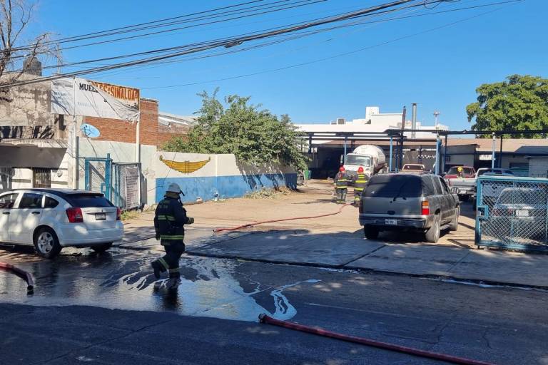 Desalojan a 30 personas tras fuga de gas en colonia de Culiacán