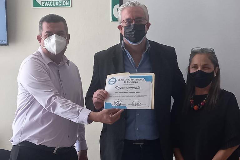 Imparte conferencias Carlos Kenny Espinosa en la Universidad Tecnológica de Escuinapa