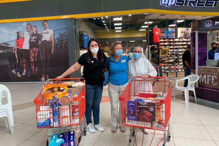 Mazatlecos brindan ayuda al Asilo de Ancianos La Inmaculada