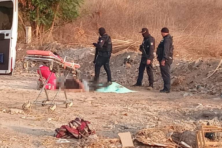 Dejan a dos asesinados sobre kilos de fentanilo en Culiacán