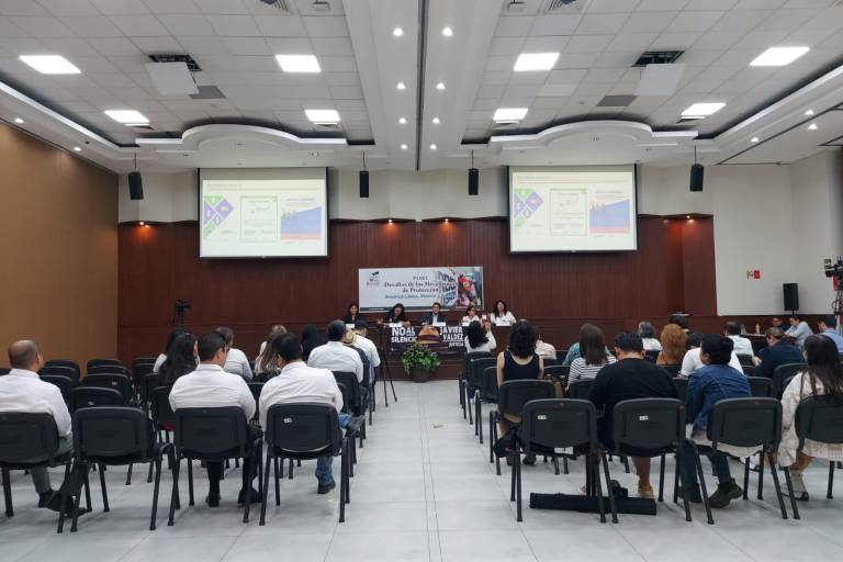 Diputados desairan invitación y no acuden a panel de protección a periodistas