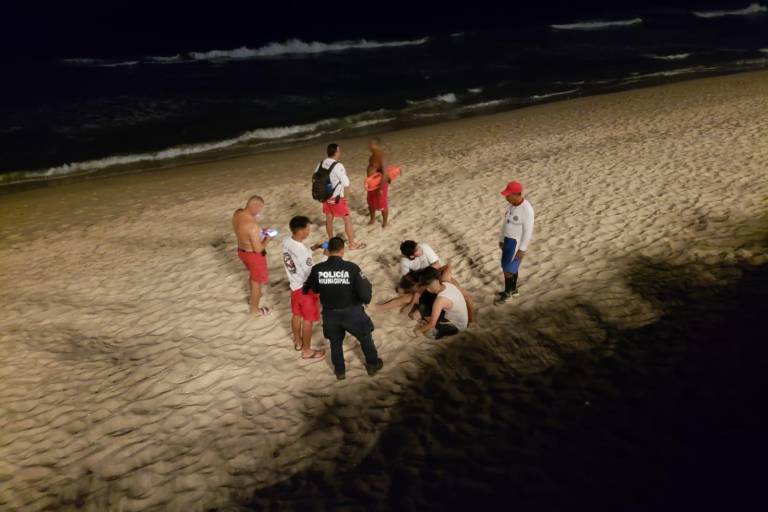 Realizan salvavidas 9 rescates en la zona de playas durante la semana