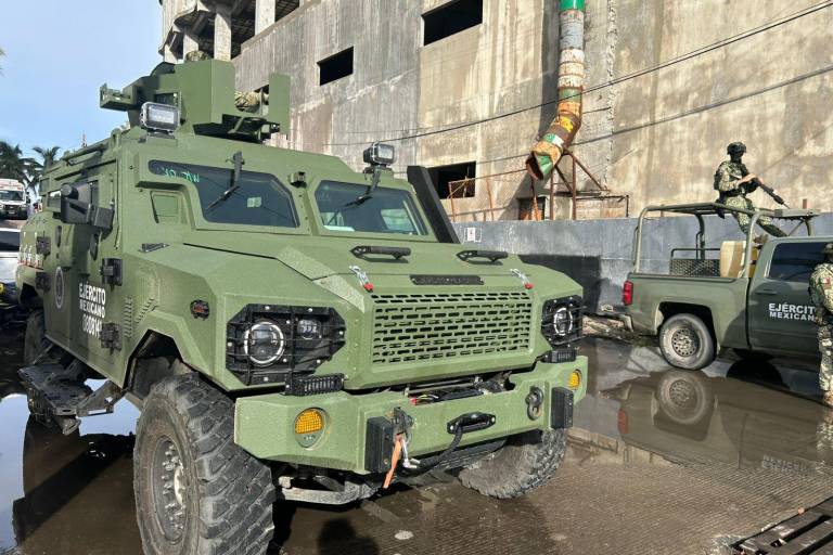 Con presencia militar y policial se prepara desfile cívico por la Independencia de México en Mazatlán