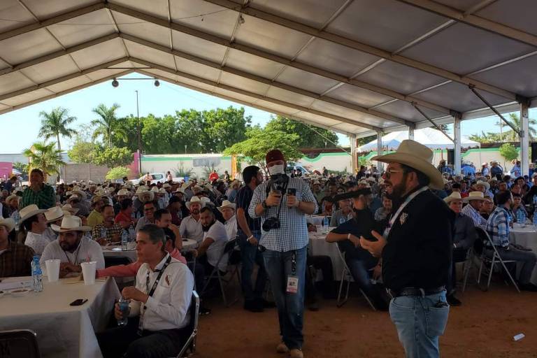 Festejan ganaderos su día con subasta a favor del DIF Sinaloa