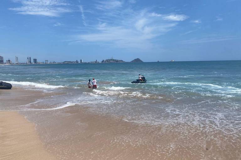 Recuperan cuerpo de adolescente ahogado en playa de Mazatlán