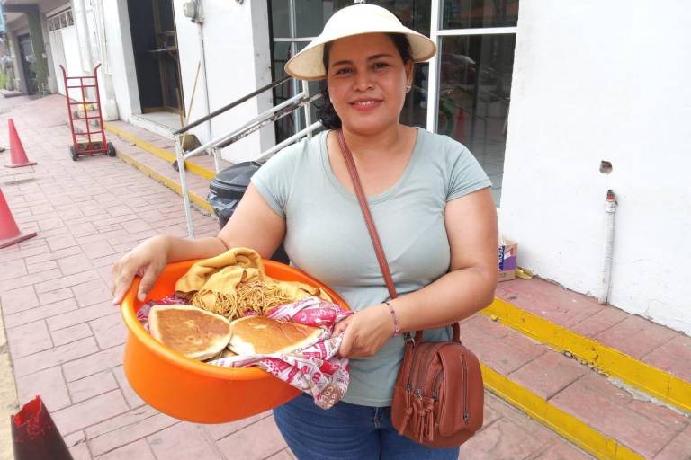 María de Guadalupe es una madre soltera que busca el sustento de sus hijos elaborando empanadas