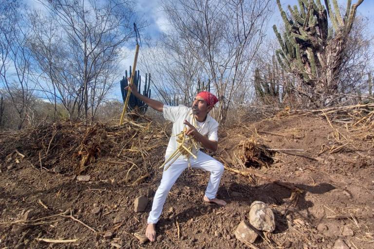 ‘Pluma Negra’, el chamán que conecta con el Sol en Tacuichamona