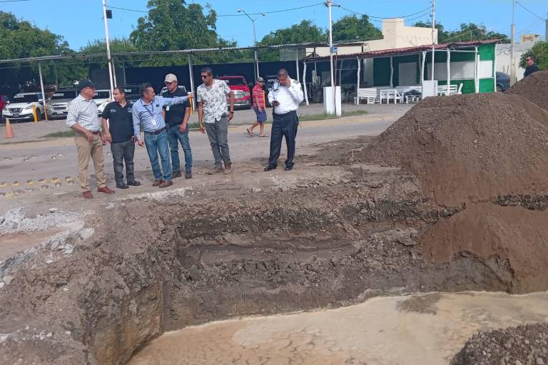 Cierran de norte a sur puente de Prados del Sol por reparación de socavón