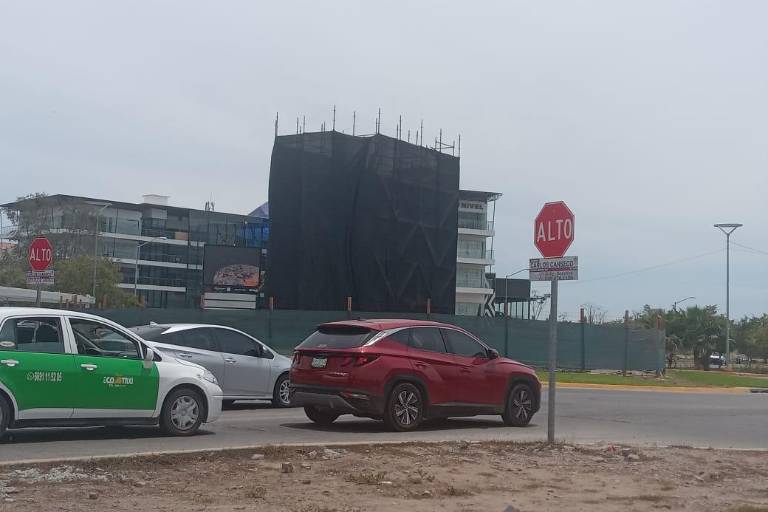 Cubren nuevo Monumento al Venado que se instala en la Marina Mazatlán