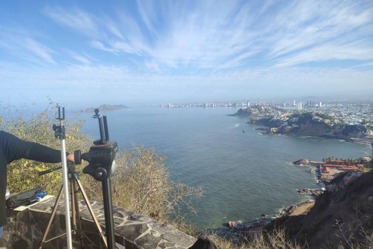 Panorama tranquilo en el Faro de Mazatlán previo al Eclipse total de sol