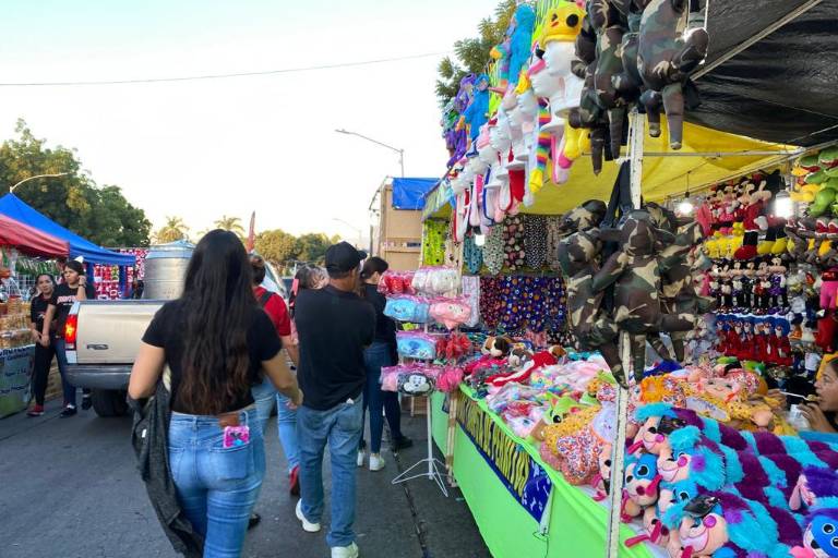 Se instala comercio local en las escalinatas de La Lomita