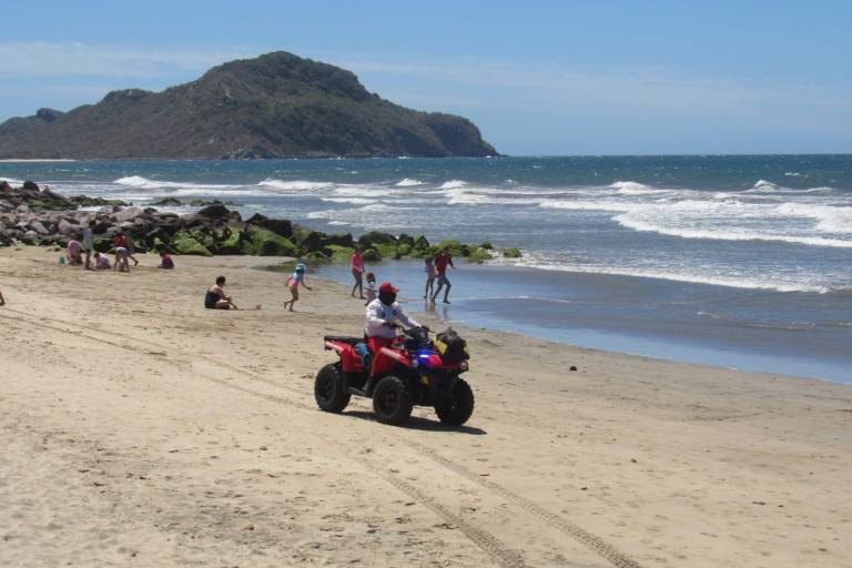 En Mazatlán, ponen a salvo a 4 menores y un adulto con dificultad para salir del mar