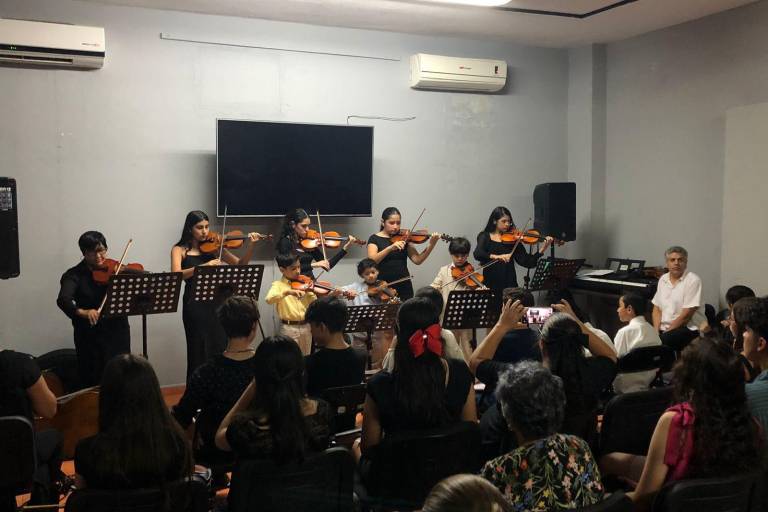 Muestran el talento joven al piano, violín, chelo y guitarra