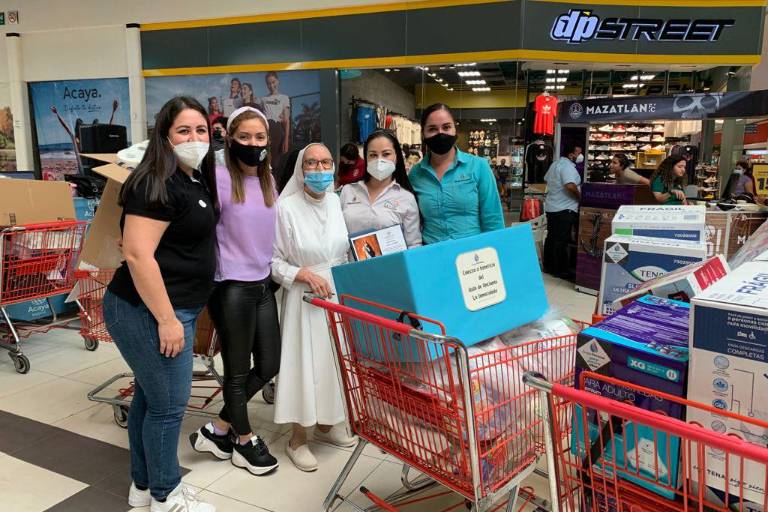 Mazatlecos brindan ayuda al Asilo de Ancianos La Inmaculada