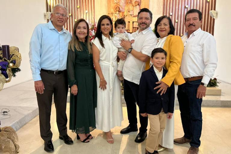 Recibe Alejandro López Cárdenas las aguas del bautizo