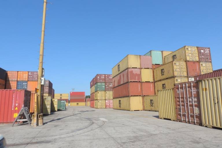 10 oficiales de comercio de aduanas designados en este gobierno son indagados por lavado, narco y contrabando