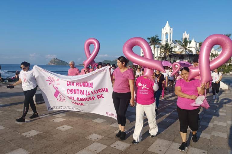 Personal del ISSSTE Mazatlán celebra Caminata en pro de la prevención del cáncer de mama