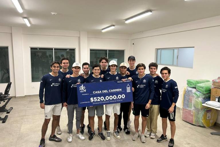 Organizadores de la Copa GSG de futbol entregan donativo a Casa del Carmen