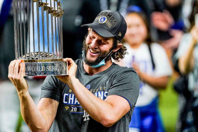 Dodgers llegan a un acuerdo para retener a Clayton Kershaw