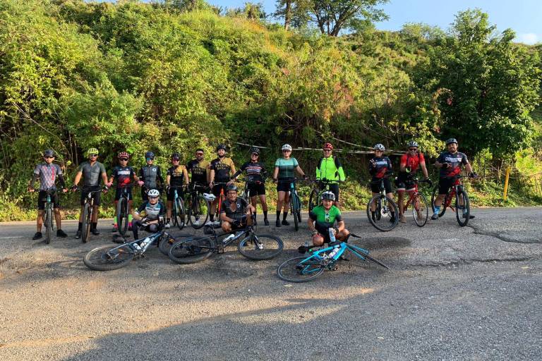 Disfrutan ciclistas del sur de Sinaloa la ruta Concordia-Capilla del Taxte