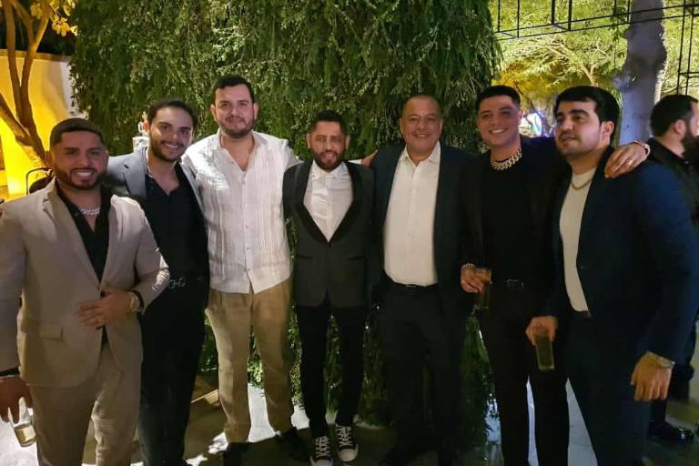 Celebridades de la música regional acuden a boda de Beto Sierra