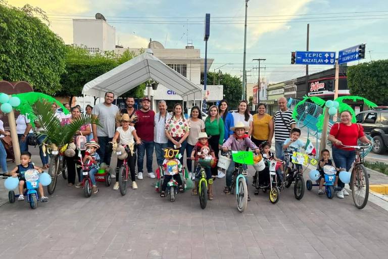 Convivencia sobre bicicletas en el cuarto día de conmemoración por los 107 años de la Municipalización de Escuinapa