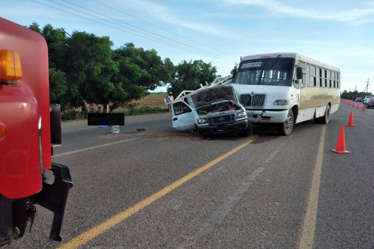 Mueren dos personas en un accidente automovilístico en Navolato