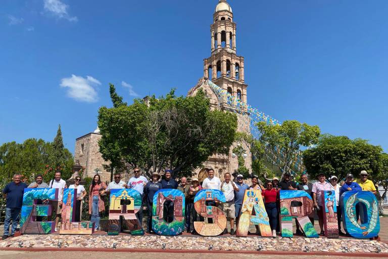Grupo de guías de turistas visitan El Rosario, Pueblo Mágico, para certificarse