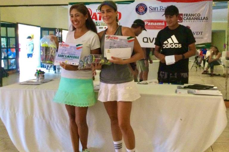 Premia a ganadores del Torneo de Tenis Patrio